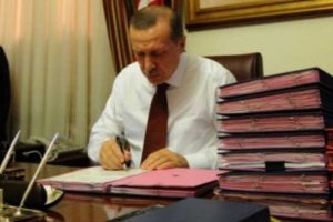 Ofiste bulunan b&ouml;cek kriptolu telefonda &ccedil;ıktı