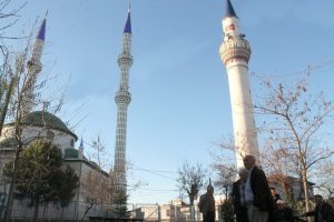 Bursa'da bir ilk! G&ouml;l manzaralı k&ouml;ye dev saat kulesi yapılacak - &Ouml;ZEL HABER
