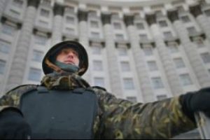 Ukrayna'da Rus bayrakları asılıyor