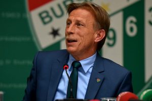 "Bursaspor ve T&uuml;rkiye ile kendimi &ouml;zdeşleşmiş g&ouml;r&uuml;yorum"