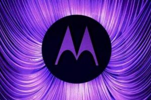 Motorola'dan 'modaya uygun' akıllı saat