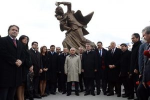 Uluslararası mahkemeler &ouml;n&uuml;nde hesap vermeliler