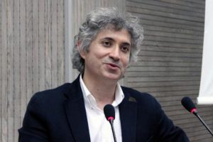 &Ouml;zkan &ouml;ğrencilerle buluştu