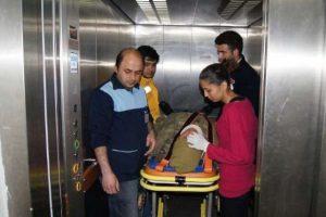 Askeri ara&ccedil; devrildi: 3 yaralı!