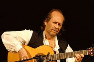 &Uuml;nl&uuml; gitarist yaşamını yitirdi