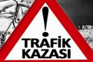 Otomobil &uuml;st ge&ccedil;ide &ccedil;arptı: 1 &ouml;l&uuml;, 1 yaralı
