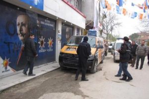 İznik'te AK Parti'ye &ccedil;irkin saldırı