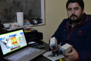 Cep telefonu kutusundan oyuncak kamera &ccedil;ıktı