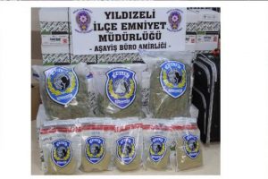 Bavuldan 15 kilo esrar &ccedil;ıktı