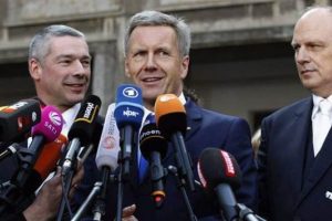 Wulff yolsuzluk su&ccedil;lamasından beraat etti