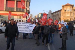 Sendikalardan h&uuml;k&uuml;mete istifa &ccedil;ağrısı