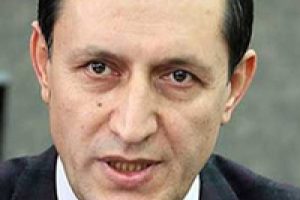 Kendileri dışında herkesi dinlemişler