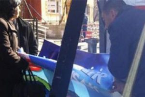 Başbakan i&ccedil;in CHP afişleri s&ouml;k&uuml;ld&uuml;