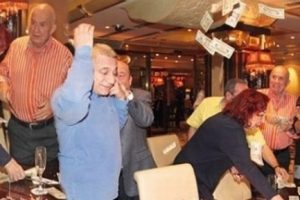 Mehmet Ali Erbil'in doğum g&uuml;n&uuml;nde dolar yağmuru...