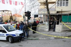 Evini satmak istemeyen komşusunu vurdu