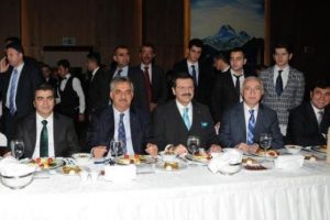 "Hi&ccedil; bir kurum veya kuruluş h&uuml;k&uuml;metin paydaşı gibi davranamaz"