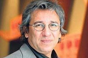 D&uuml;ndar'dan şoke eden istifa kararı!