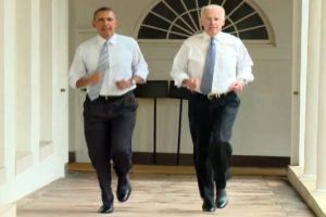 Obama ve yardımcısı Beyaz Saray'da tur attı