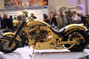 Altın ve elmastan motosiklet