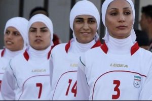 FIFA yeşil sahalarda baş&ouml;rt&uuml;s&uuml;ne onay verdi