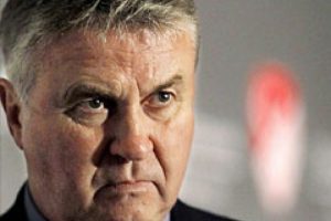 Hiddink T&uuml;rkiye'ye rakip oluyor!