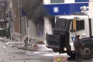 Aynı bankayı ikinci kez ateşe verdiler