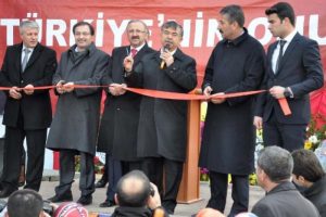 "Alevi de K&uuml;rt de  birinci sınıf insan"