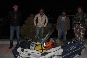 Mahsur kalan balık&ccedil;ıları, jandarma kurtardı