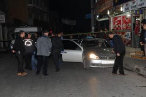 Arabasına ateş a&ccedil;ılan kişi hayatını kaybetti