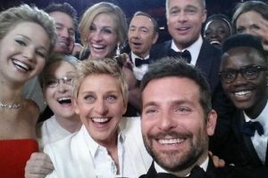 Oscar'ın 'Selfie' pozu Twitter'da rekor kırdı...
