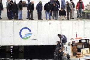 Balık&ccedil;ılar son anda sudan &ccedil;ıkarttı