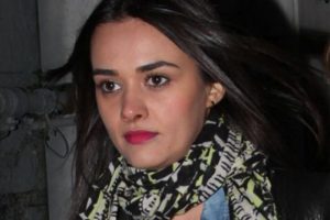 &Uuml;nl&uuml; oyuncunun kapısına &ouml;yle bir not bıraktılar ki...