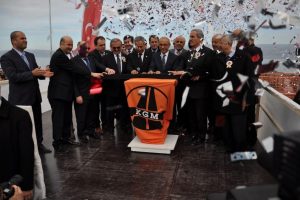 "Karanın bittiği yerde denizin altına giriyoruz"