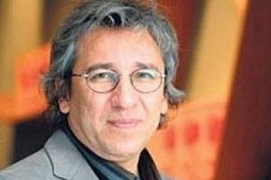 Can D&uuml;ndar a&ccedil;ıkladı: TV'de bir ilki deneyeceğiz