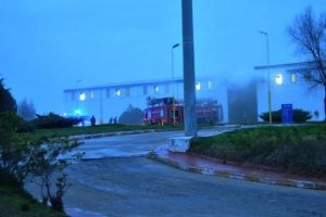 Fabrika yangınında 17 iş&ccedil;i hastaneye kaldırıldı