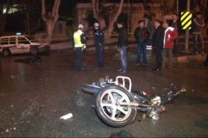 Kamyon motosiklete &ccedil;arptı: 1 &ouml;l&uuml;, 1 yaralı