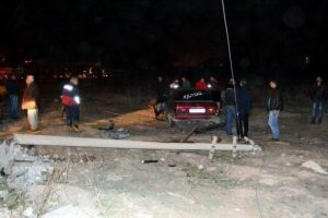 Otomobil elektrik direğine &ccedil;arptı