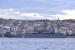 Rus savaş gemileri İstanbul Boğazı'nda