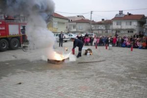 Okulda ger&ccedil;eğini aratmayan yangın tatbikatı