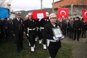 Zat&uuml;rreden &ouml;len asker toprağa verildi