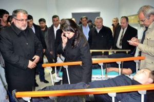 Polis aracı takla attı: 5 yaralı