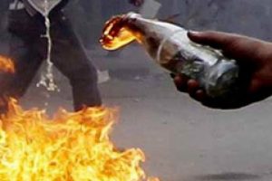 Ak Partili adayın işyerine molotof bombası atıldı