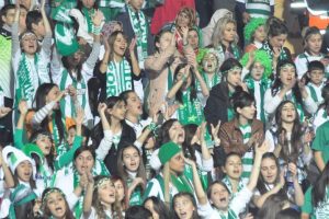 Bursaspor trib&uuml;nlerinde k&uuml;f&uuml;r&uuml; bitirecek form&uuml;l! &Ouml;ZEL HABER