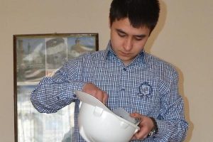 &Uuml;niversite &ouml;ğrencisi akıllı baret geliştirdi