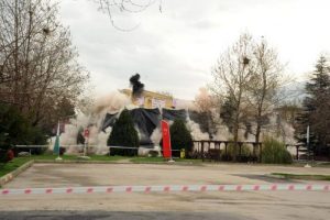 Bursa'da 4 katlı bina 15 saniyede yerle bir oldu