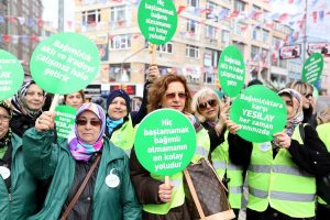 Kadınlar sağlıklı ve bağımsız bir gelecek i&ccedil;in y&uuml;r&uuml;d&uuml;