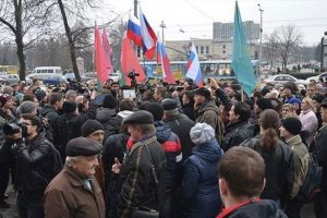 Ukrayna'da h&uuml;k&uuml;met ve Rusya yanlıları g&ouml;sterilerini s&uuml;rd&uuml;r&uuml;yor