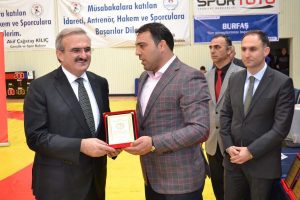 Yıldızlar T&uuml;rkiye g&uuml;reş şampiyonası başladı