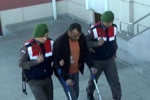 Koltuk değnekli uyuşturucu satıcısı
