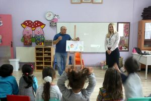 Bu okulda &ccedil;ocuklara veliler eğitim veriyor